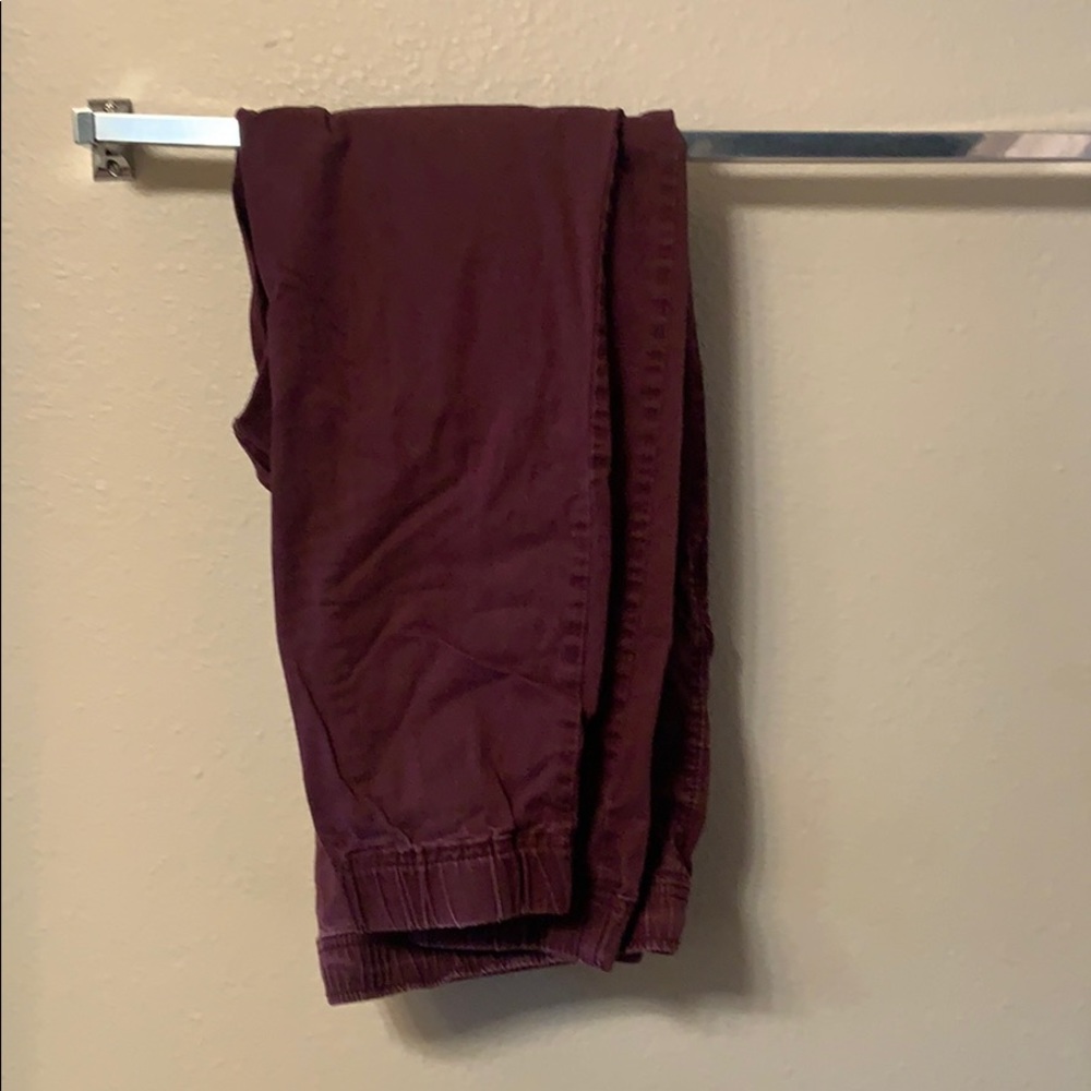 Men’s maroon joggers
